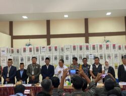 Personel Polres PPU Melakukan Pengamanan Rapat Pleno Hari Ke-2 di Seluruh Kantor Kecamatan Kabupaten PPU