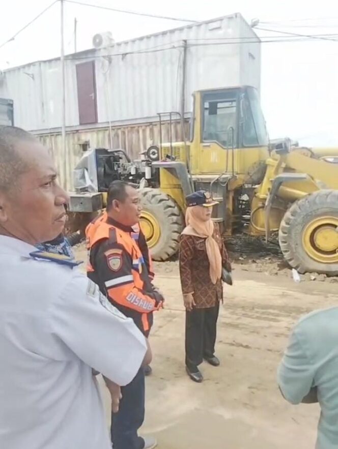 
					Truk Kontainer Parkir Liar di Ring Road I Ditindak Dishub Samarinda