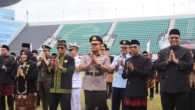 
					Kapolda Kaltim Hadiri Upacara Peringatan HUT ke-69 Provinsi Kalimantan Timur