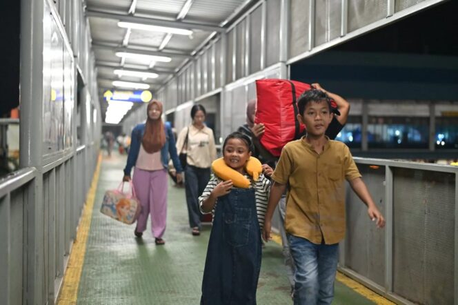 
					Layanan Nataru 2025/2026 ASDP Tuai Apresiasi, Survei Kepuasan Publik Sangat Tinggi