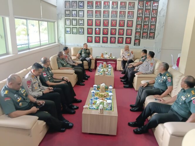 
					TNI–Polri Perkuat Sinergitas, Wakapolda Kaltim Didampingi Kapolresta Balikpapan Silaturahmi ke Kodam VI/Mulawarman
