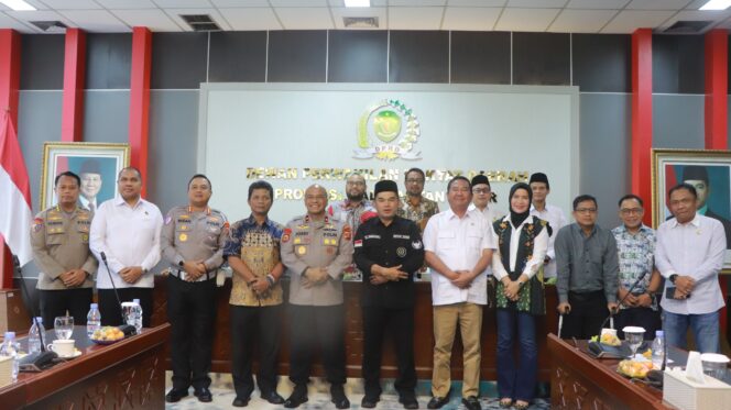 
					Wakapolda Laksanakan Kunjungan Kerja ke Polresta, Korem, dan DPRD Kaltim