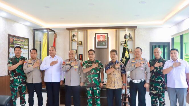 
					Wakapolda Kaltim Laksanakan Kunjungan Kerja ke Polresta, Korem, dan DPRD 