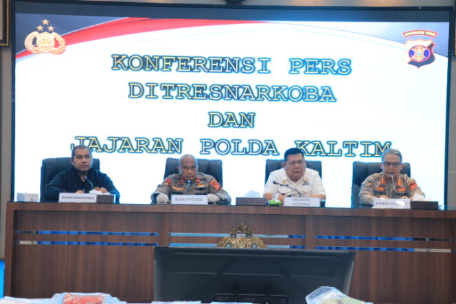 
					Wakapolda Kaltim Pimpin Konferensi Pers, 202 Tersangka Narkoba Diungkap Awal Tahun 2026