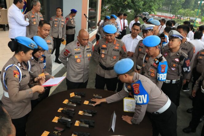 
					Wakapolda Kaltim Periksa Senjata Api Personel, Pastikan Penggunaan Sesuai Prosedur