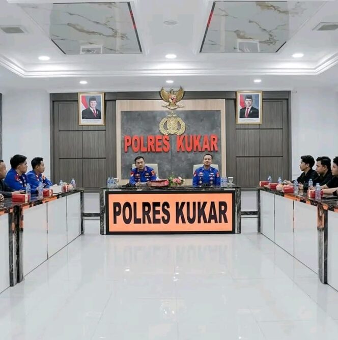 
					Dirpolair Polda Kaltim Turun Langsung, Tekankan Pencegahan Kecelakaan di Perairan Kukar