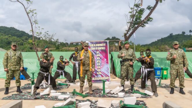 
					Pangdam VI/Mlw Kunjungi Brigif TP 32/Mkl dan Yonif TP 879/RC, Tekankan Rasa dan Jiwa Memiliki Satuan